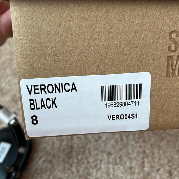 NIB Steve Madden Veronica Studded Sandals - Picture 6 of 6
